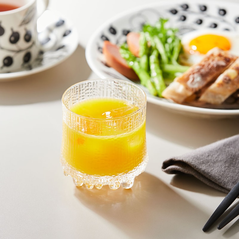 朝食のオレンジジュースやミルクを飲むときの日常のグラスとしても
