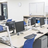 オフィスのデスクにも