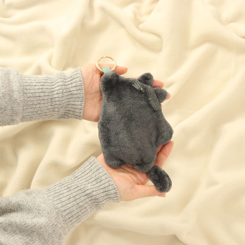 収納ポーチはかわいいぬいぐるみ仕様です