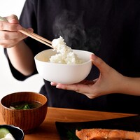 食卓にもそのまま出せるお茶碗のようなシンプルなデザイン