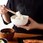 食卓にもそのまま出せるお茶碗のようなシンプルなデザイン