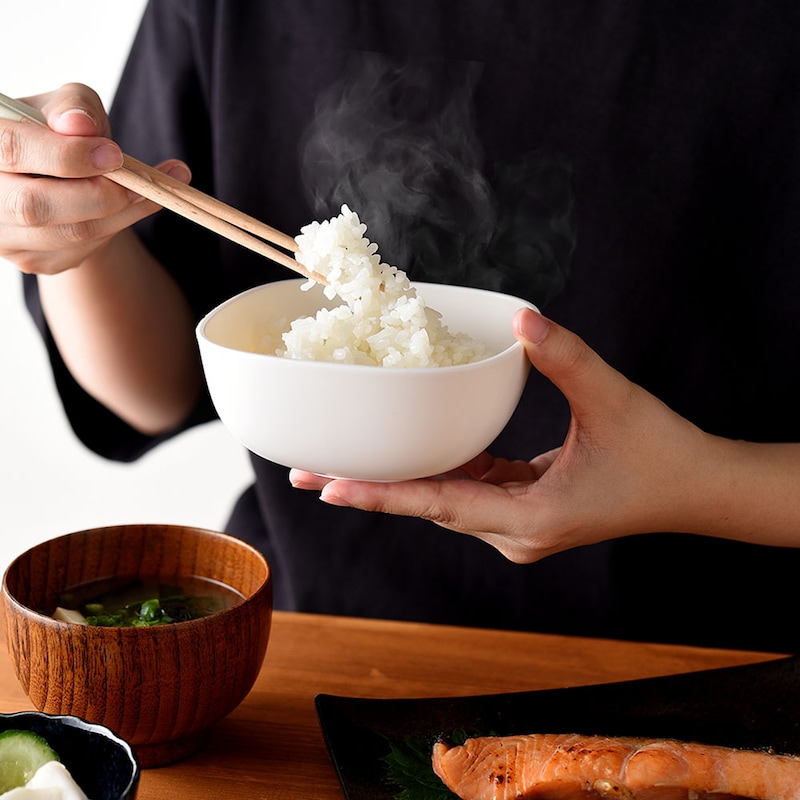食卓にもそのまま出せるお茶碗のようなシンプルなデザイン