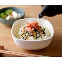 卵かけご飯やお茶漬けもこぼれない深さでさらに使いやすい