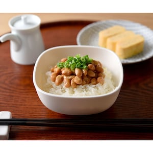 大盛の220gまで入るゆったりサイズ