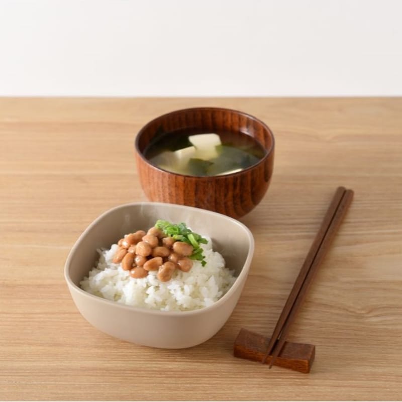より、食卓に馴染みやすいベージュカラー