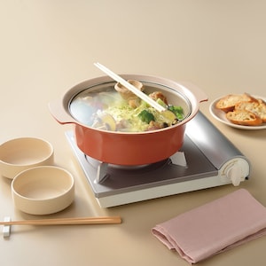 蓋つまみの凹みに菜箸やお玉の一時置きができて便利