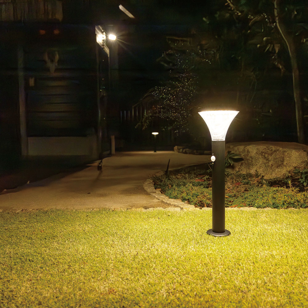 【ベルメゾン】【防犯】人が近づくと明るく点灯するセンサー付きガーデンソーラーライト