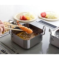 片方の鍋に油を入れれば使い勝手の良い角型揚げ鍋に