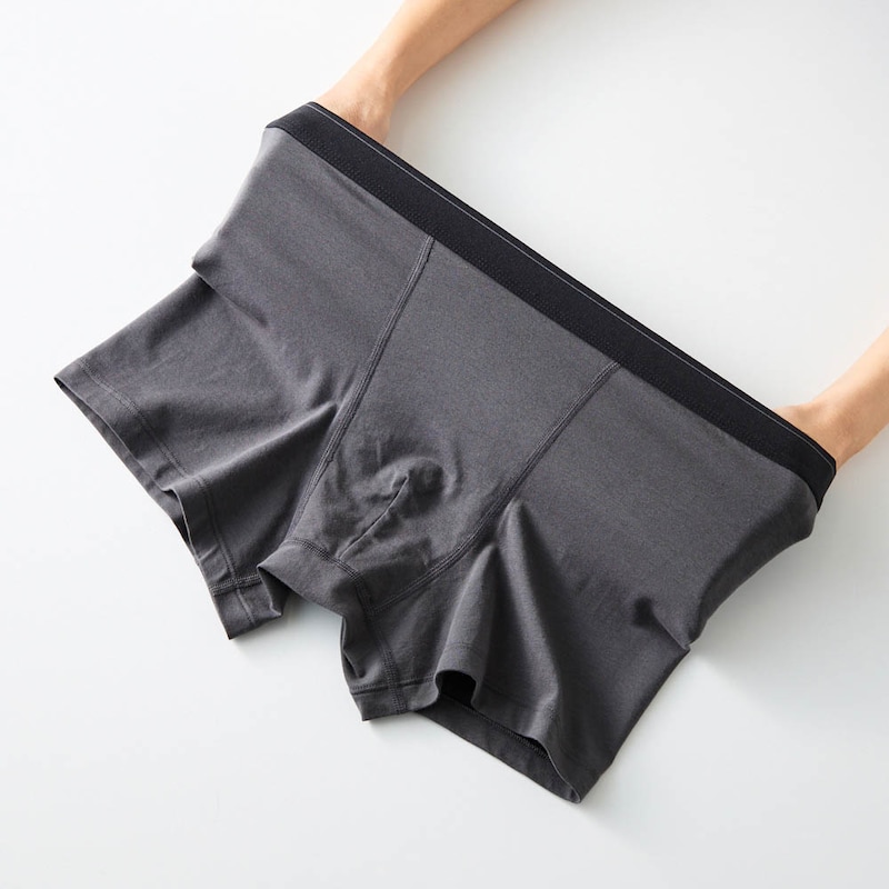 やわらかなタッチでフィット感のよい綿混ストレッチ生地