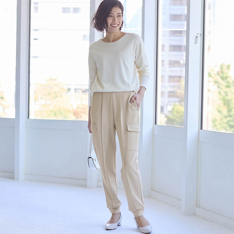 モデル身長168cm／M ※写真は撮影用のため股下+4cmになります。
