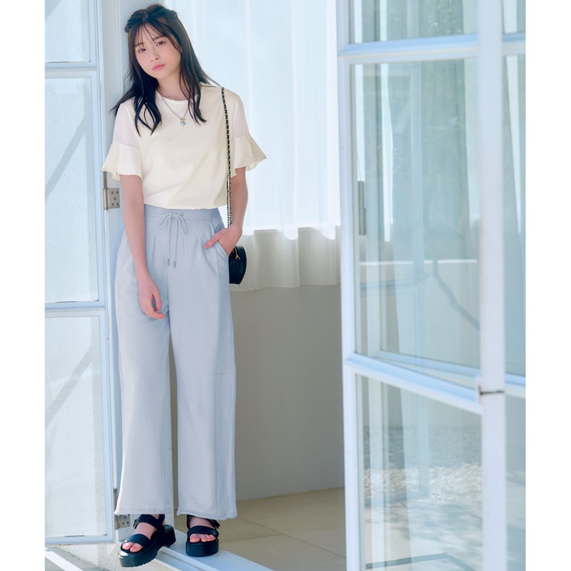 オフホワイト／モデル身長166cm・サイズJ-M