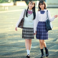 左)ブラック系／160cm・68-48、右)ネイビー系／158cm・68-48