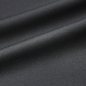 ジャケットとパンツは同素材で洗濯機洗いOK