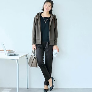 モデル身長168cm／M・股下68cm ※写真は撮影用のため股下＋6cmになります。パンツのみ着用