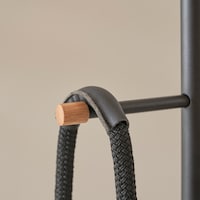 鞄などが引っ掛けやすい形状