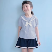 ペールブルー×ネイビー／モデル身長114cm・サイズ110