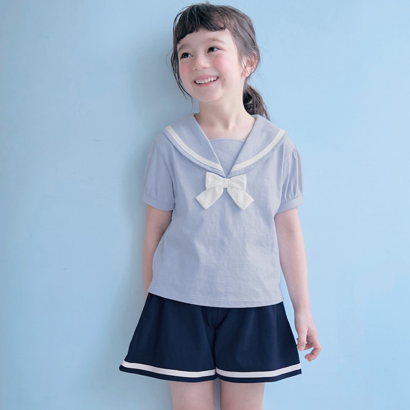 ペールブルー×ネイビー／モデル身長114cm・サイズ110