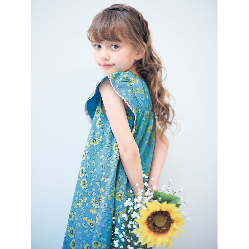 スモーキーブルー／モデル身長112cm・サイズ110