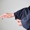 袖口は袖を上げやすい部分ゴム仕様