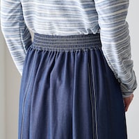 ウエスト後ろはラクにはける、シャーリングゴムのプルオン仕様