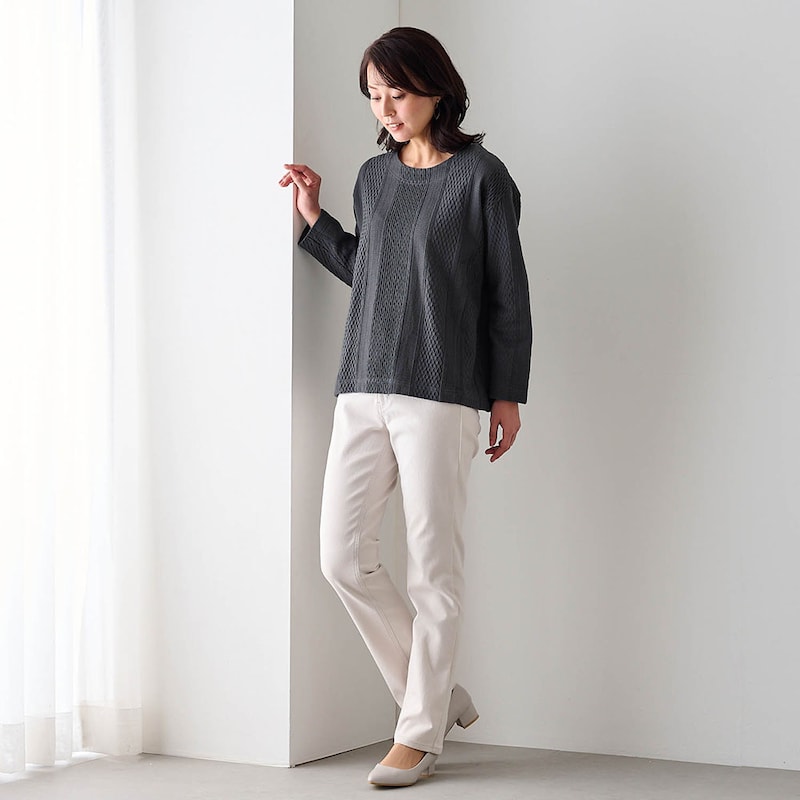 モデル身長167cm／M ※写真は撮影用のため股下+8cmになります。