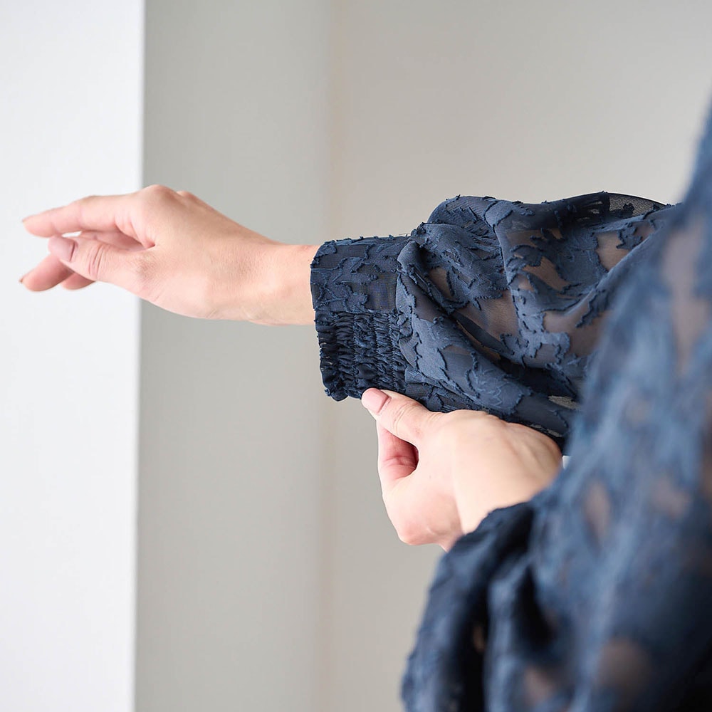 袖口は袖を上げやすい部分ゴム仕様