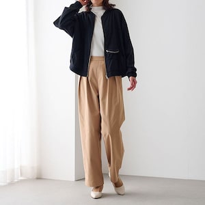 モデル身長173cm／M ※写真は撮影用のため股下+7cmになります。