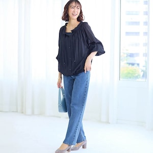 モデル身長169cm／64-91・股下70cm ※写真は撮影用のため股下+6cmになります。