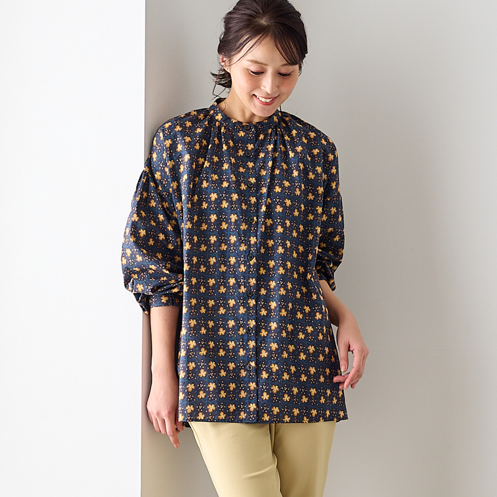 【花笑むとき/hana emu toki】総柄プリントブラウス【les OLIVADESコラボ】 【花笑むとき/hana emu toki】総柄プリントブラウス【les OLIVADESコラボ】