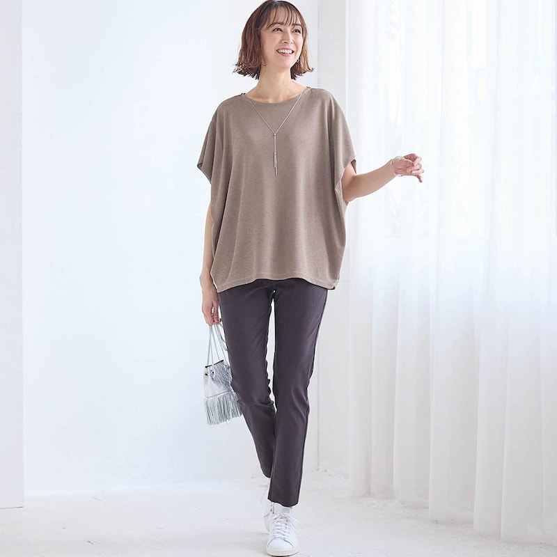 モデル身長169cm／M　※写真は撮影用のため股下+4cmになります。（チャコール）