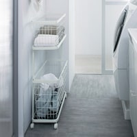 壁沿いにも置きやすい薄型。コーナーが開けたデザインで、縦置き・横置きどちらでも取り出しやすい／2段