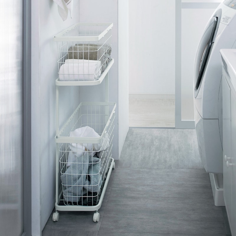 奥行約24cmなので、デッドスペースも活用しやすい／3段