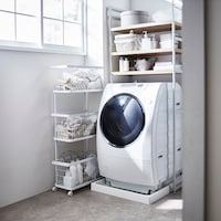 奥行約24cmなので、デッドスペースも活用しやすい／3段