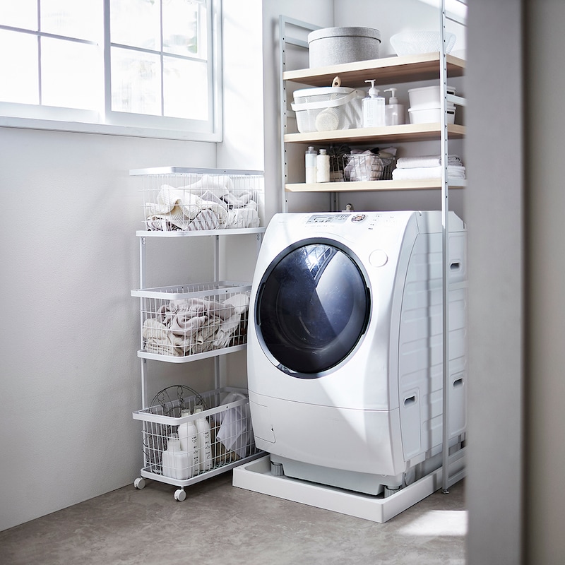 薄型で狭い玄関にも設置しやすく、室内に汚れを持ち込ませない。網目から砂など汚れが抜けて掃除も楽／3段