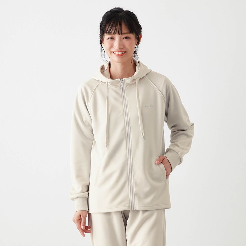 モデル身長164cm・Mサイズ着用