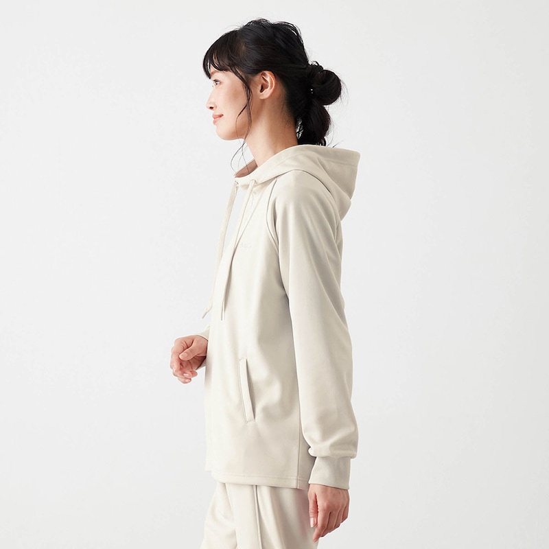モデル身長164cm・Mサイズ着用