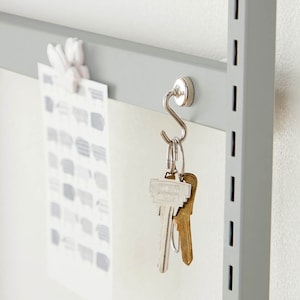 フレームはスチール製なのでマグネットのアイテムが使えます