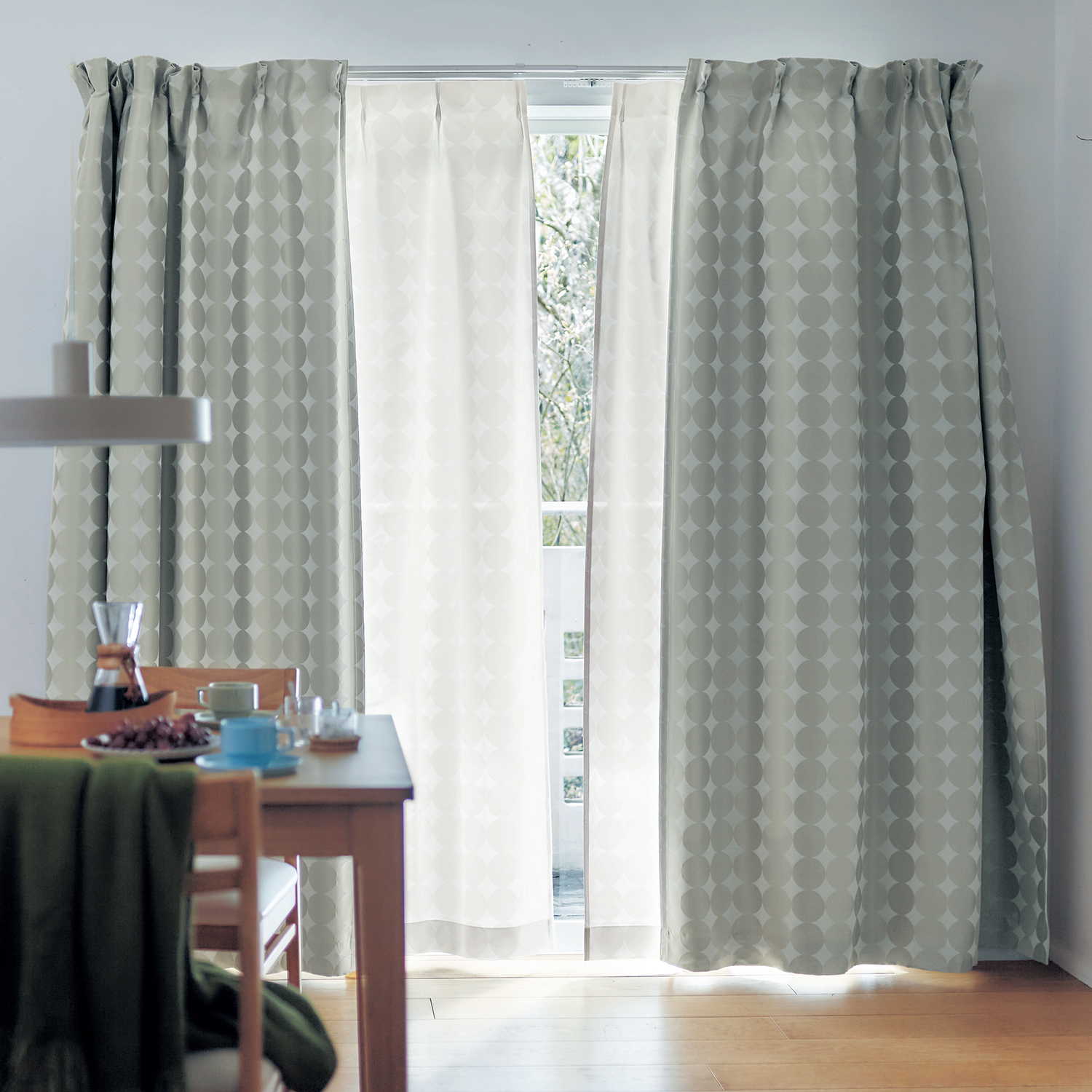 【ベルメゾン】【74サイズ】 サークル柄の遮光・遮熱・防炎・形状記憶カーテン