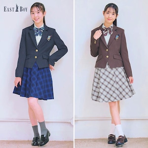 ▼ジャケット・フロント・袖口にロゴ & 紋章刻印入りのボタン・ウエストシェイプした立体的できれいなシルエット▼シャツ・シワになりにくいさらっとした素材▼スカート・柔らかなフレアシルエットのチェ