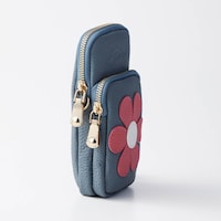 ゴールド色の金具使いも上品