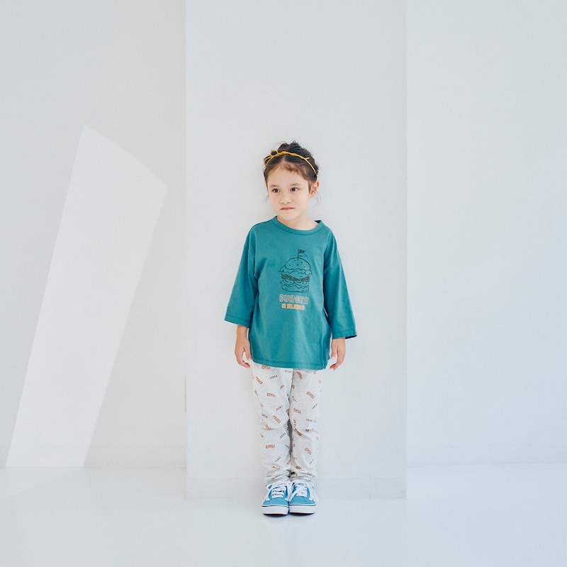 モデル身長107cm、110サイズ着用