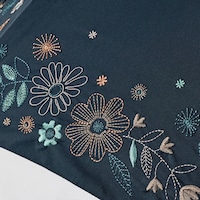 柄アップ　ブラック（刺繍のようなお花畑）