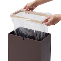 内側にはゴミ袋をセットできます。