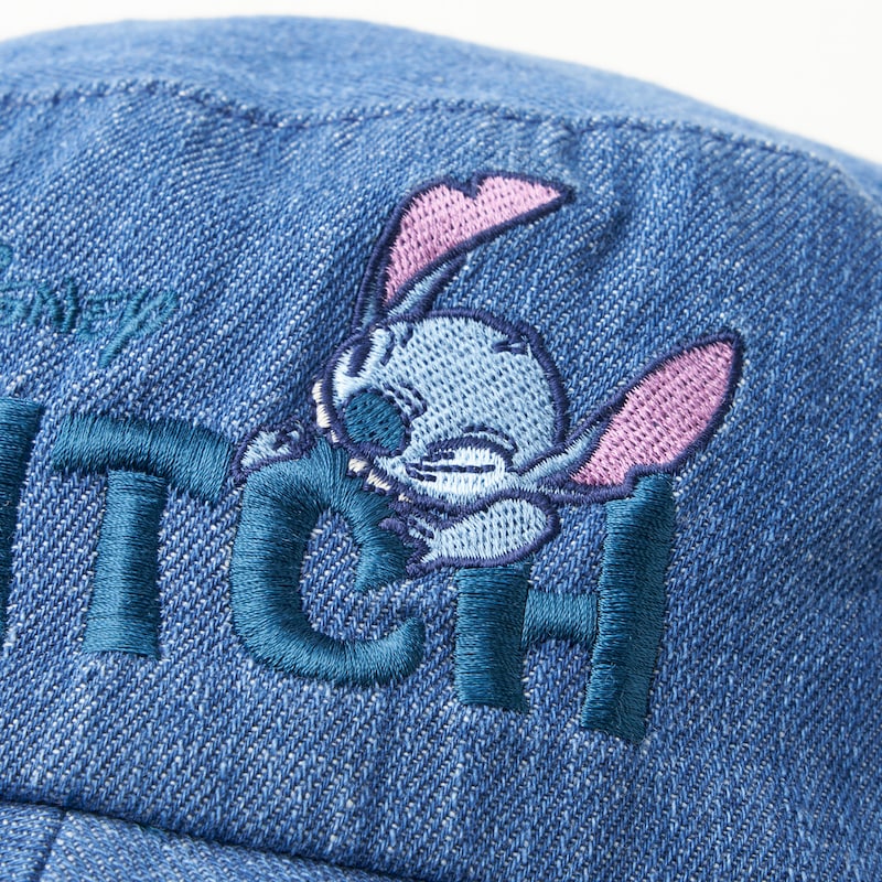 「スティッチ」がロゴを噛む刺繍がユニーク