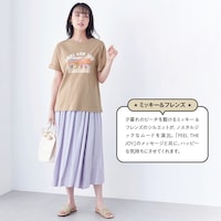 モデル身長165cm／M　ミッキー＆フレンズ（ベージュ）着用