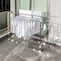 ベランダの窓に寄せて干せば、日光が当たりやすく雨もかかりにくい
