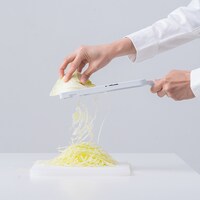 誰でも簡単に均一な千切りキャベツを作ることができます