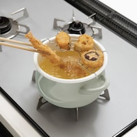 揚げ物調理に便利な揚げアミ付き