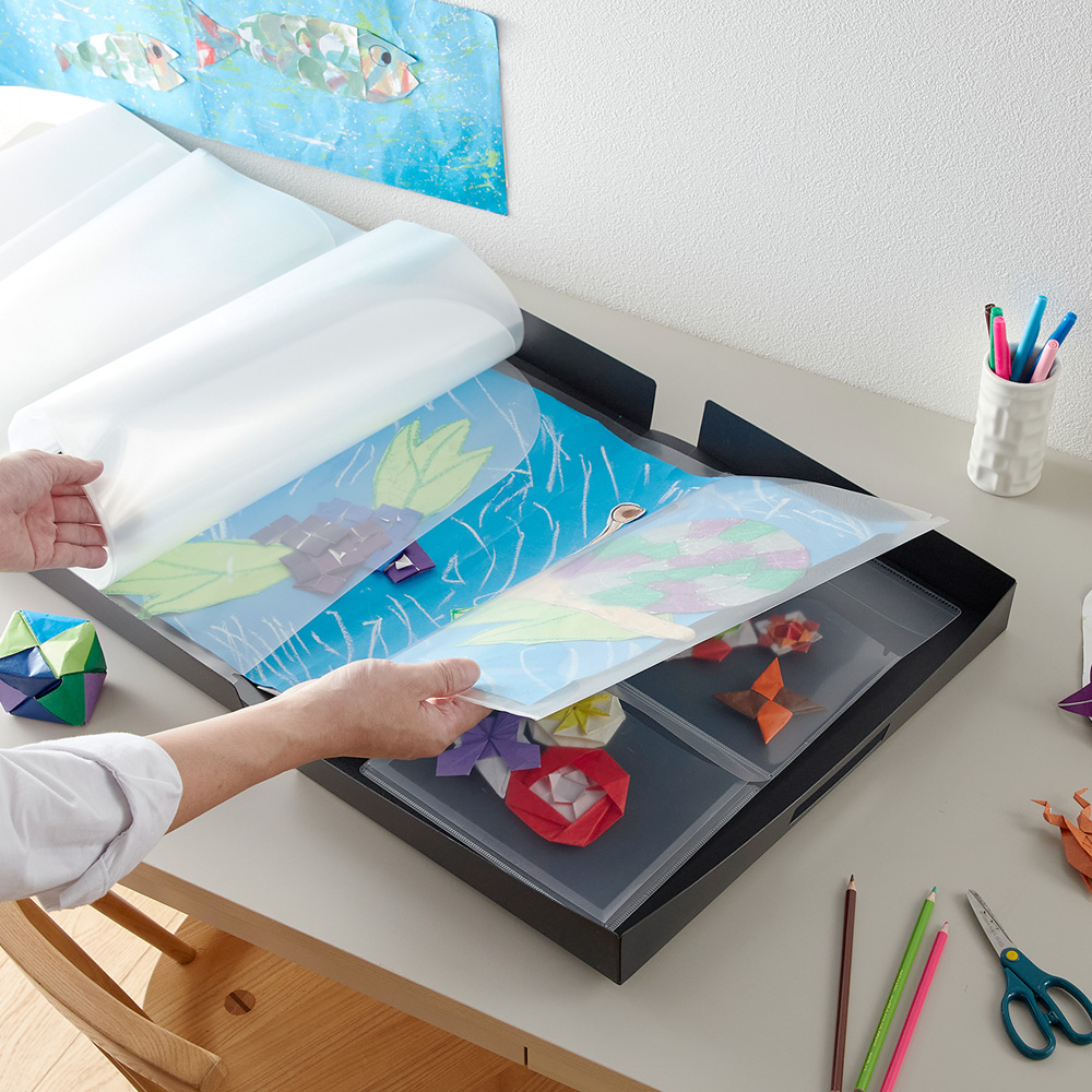 【ベルメゾン】画用紙も小型立体作品もまとめて収納できる作品ファイル 【四つ切画用紙・7枚収納】