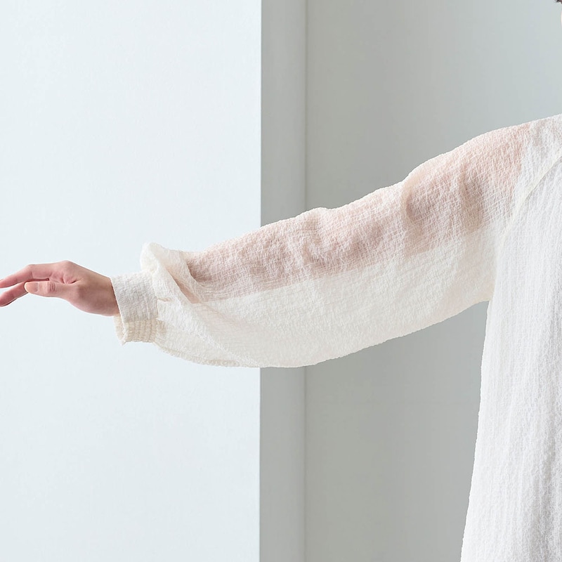 全体的にシアー感があるので、長め丈でも軽やかな印象